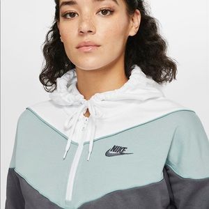 SOLD! Nike Sportswear Heritage Half Zip 1x!
